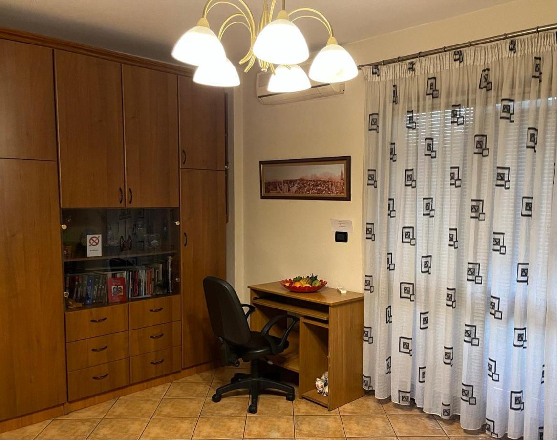 Kristi'S Apartment In The Heart Of ティラナ エクステリア 写真